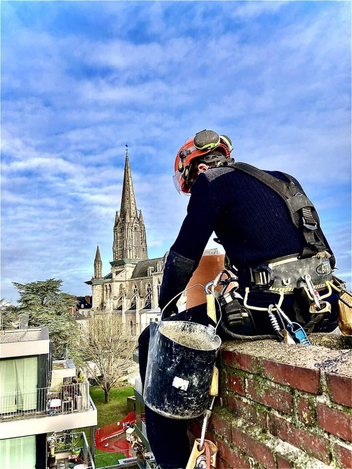 Travaux de nettoyage de façades en hauteur Nantes